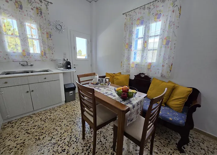 Maraki'S Little House Santorini
